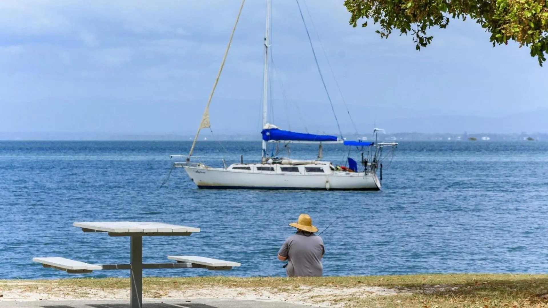 Charm And Comfort In This Ground Floor Unit With Water Views! Welsby Pde, Bongaree Avustralya